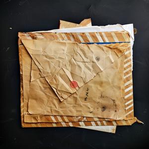 vintage  business  letter  1940  aged  authenticity  document  envelopes  black  surface 1075044