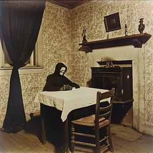 photograph  horror  woman  silver  blackandwhite  vintage  nostalgic  dark  emotion  table 1037121